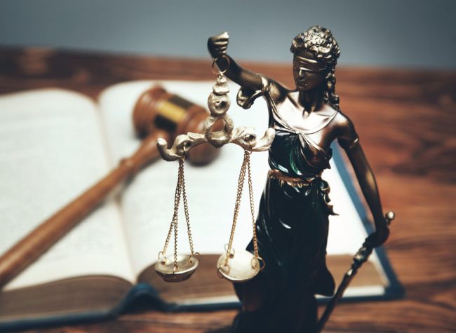 lady-justice-law-library-concept #abogadodivorcios #custodiahijos #herencia #capitulaciones #cuotaalimentaria #demandaalimentos